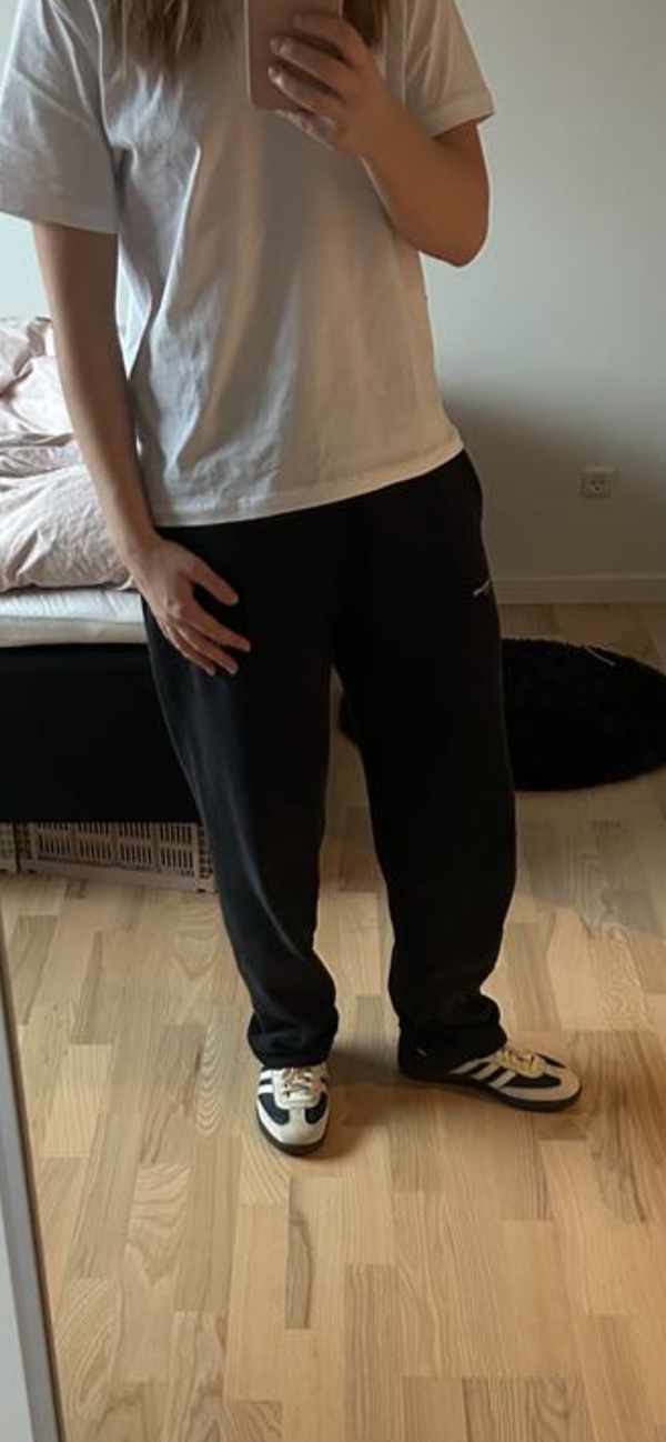 Sweatpants brede ben - sort