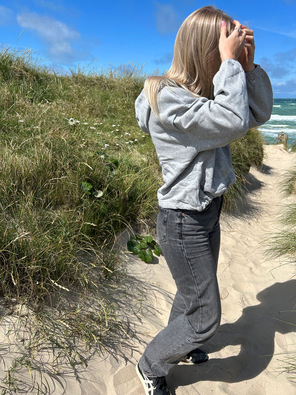 Cropped oversize hoodie - grå